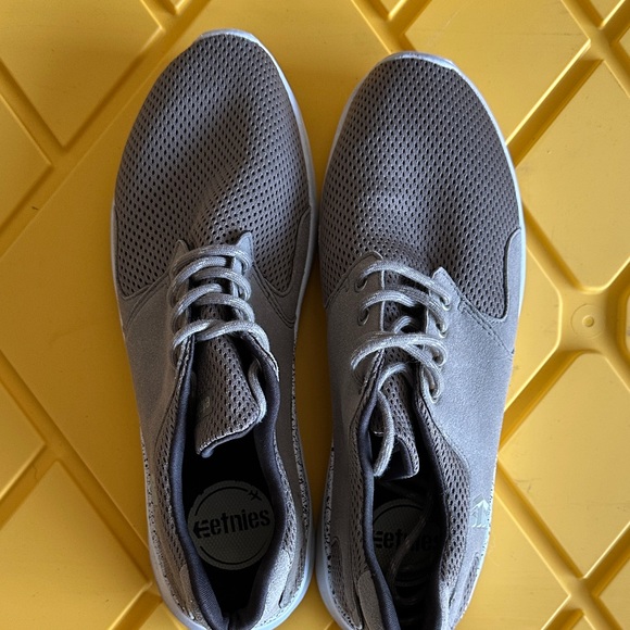Etnies Men's Charcoal Sneakers - Picture 1 of 4